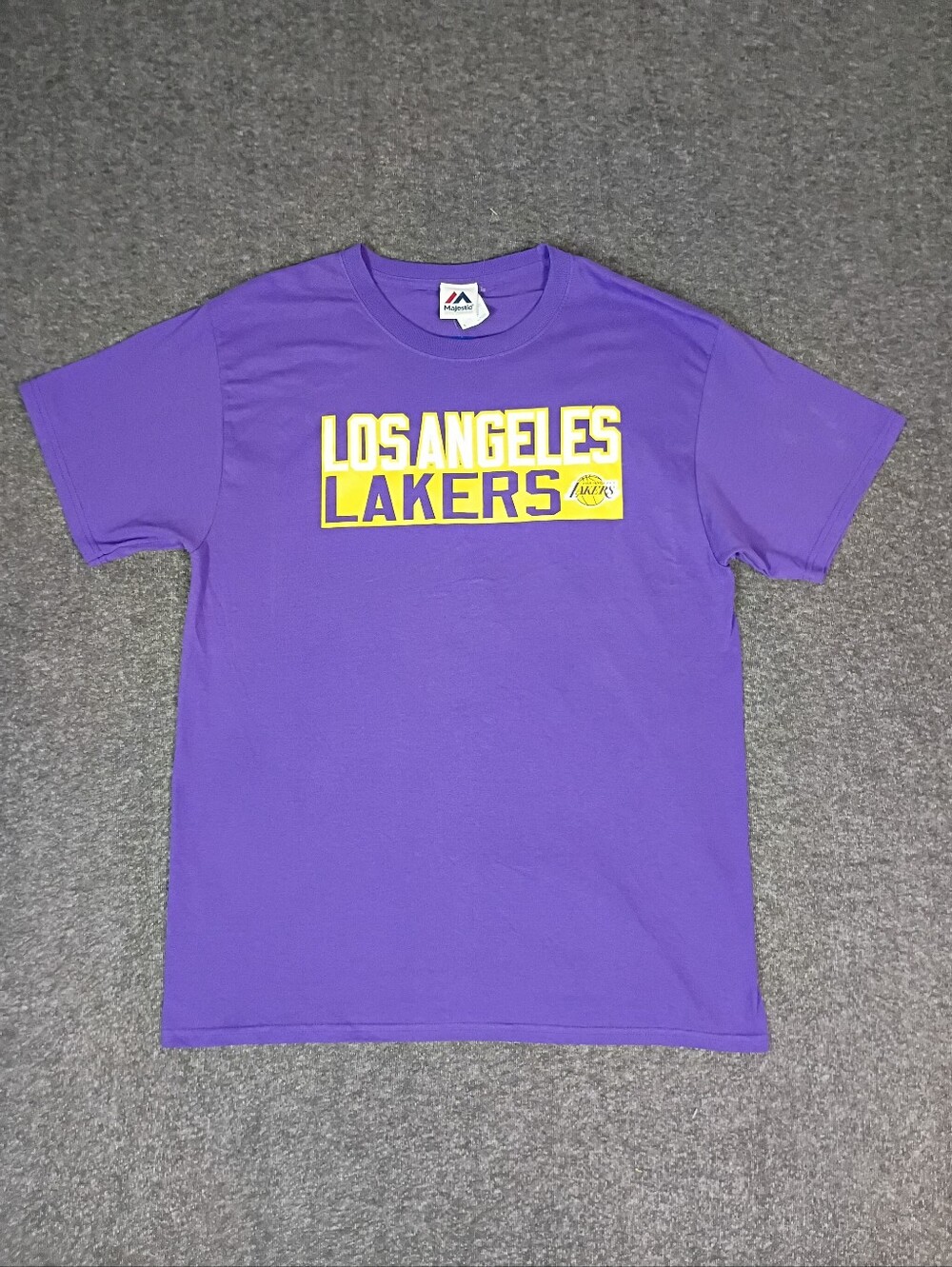 Majestic Los Angeles Lakers LeBron James #23 Purple T-Shirt Men's Large NWT.